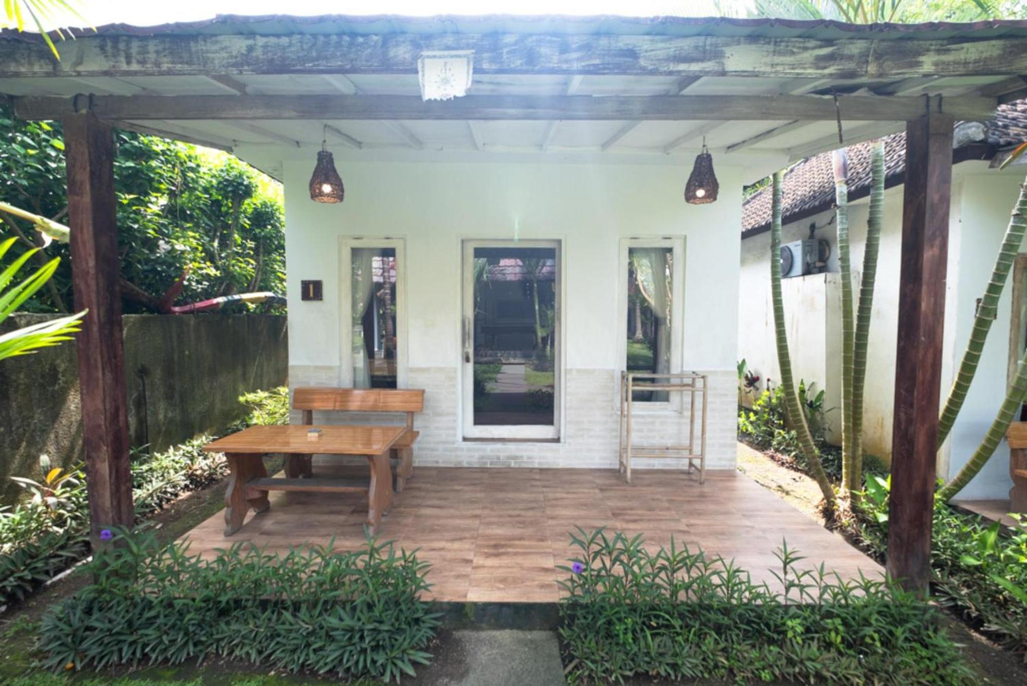 Agung Wiwin Homestay & Restaurant Mengwi Exteriör bild